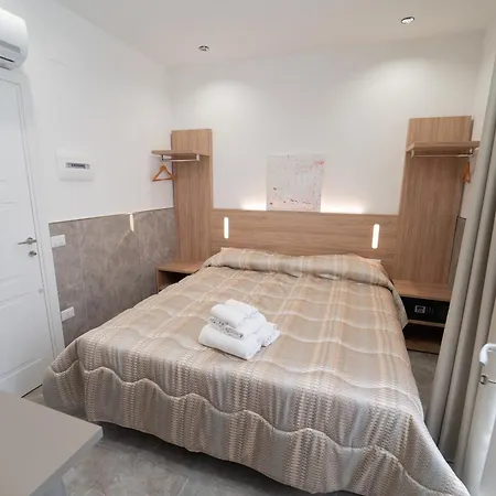Le 4 Stagioni Dante H Napoli Centro, By Clapa Group Hotel Room photo