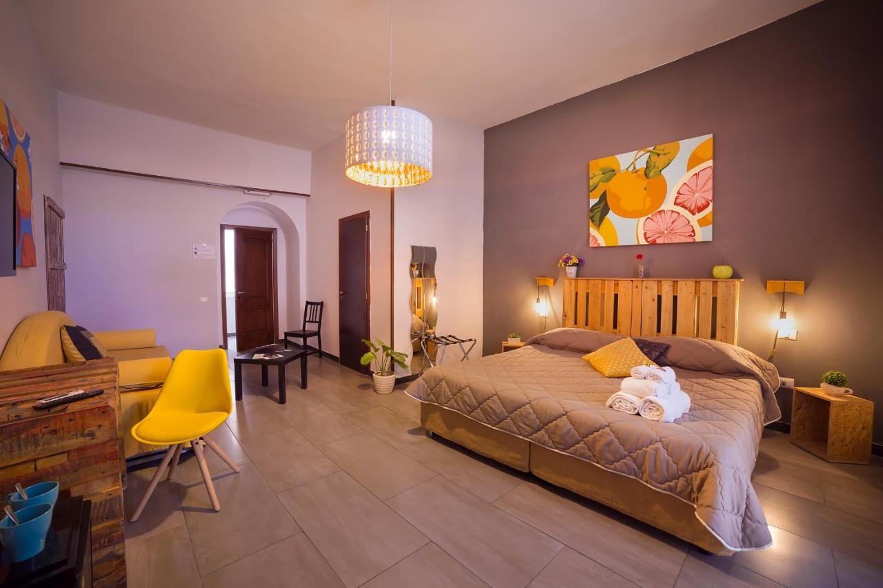 Le 4 Stagioni Dante H Centro, By Clapa Group Maison d'hôtes 2*
